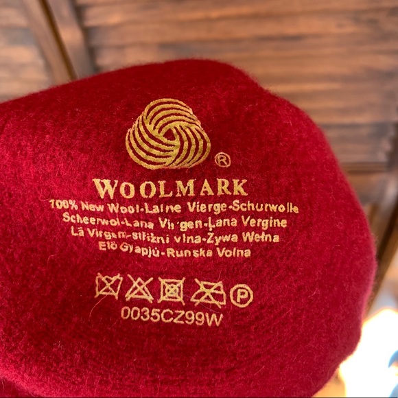 LAST CHANCE Red Wool Hat with decorative Rose - Picture 5 of 5